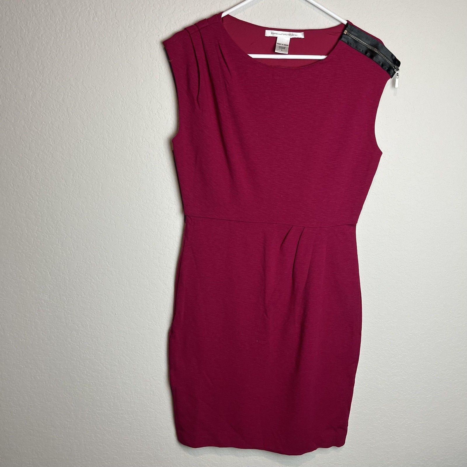 Diane Von Furstenberg Dress Womens 8 Pink Knit Sheath Zip Shoulder Sleeveless